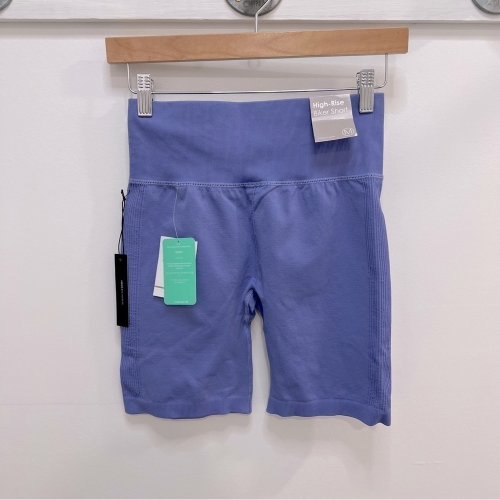 𝅺nwt hi rise biker short in lavender